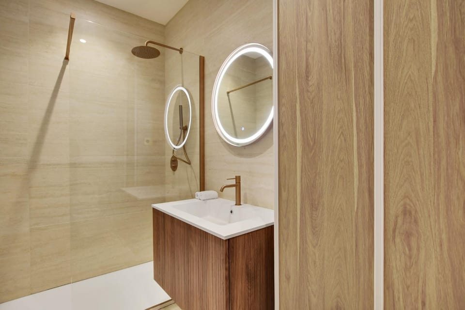 Shower, Bathroom, towels