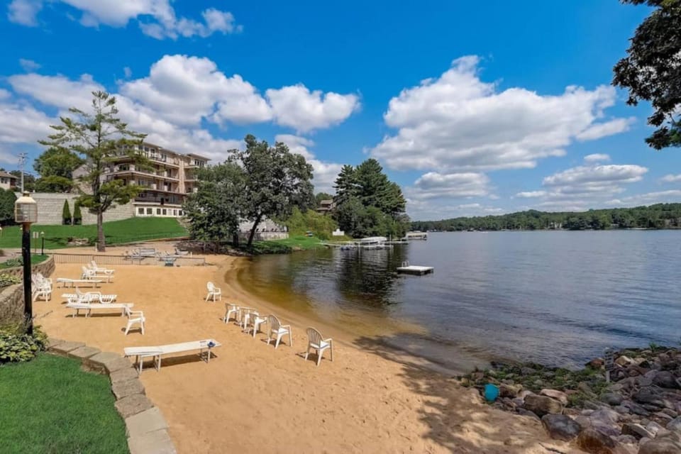 Dells Suite Dreams At Lighthouse Cove Condominiums House in Lake Delton