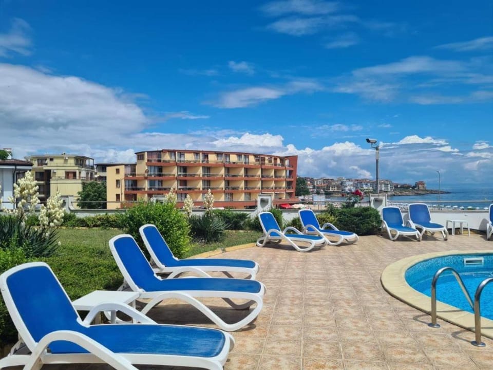 Swimming pool, Swimming pool