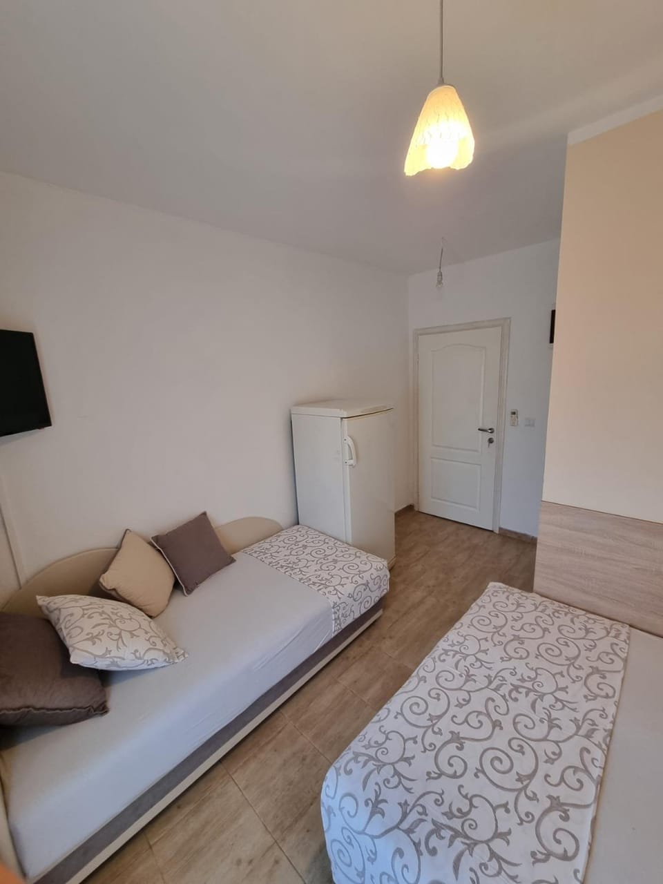 Bed, TV and multimedia, Living room, Photo of the whole room, Bedroom, wardrobe