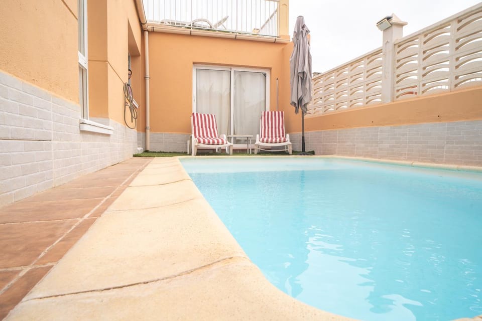 Pool view, Swimming pool, Swimming pool, sunbed