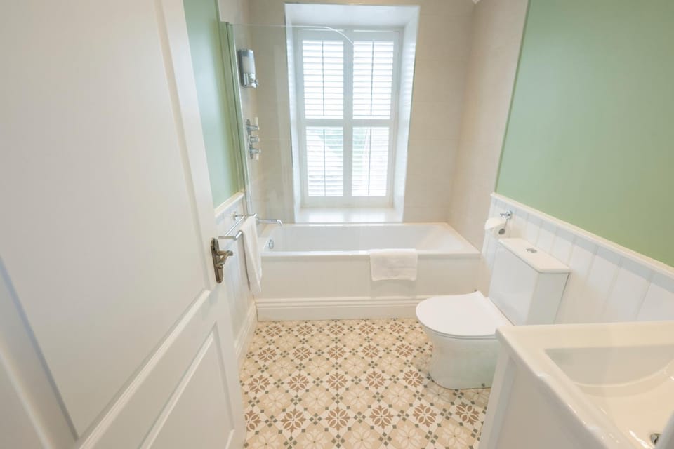 Bathroom, Bath