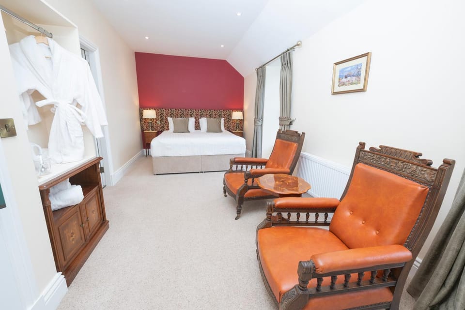 Bed, Seating area, Bedroom, wardrobe