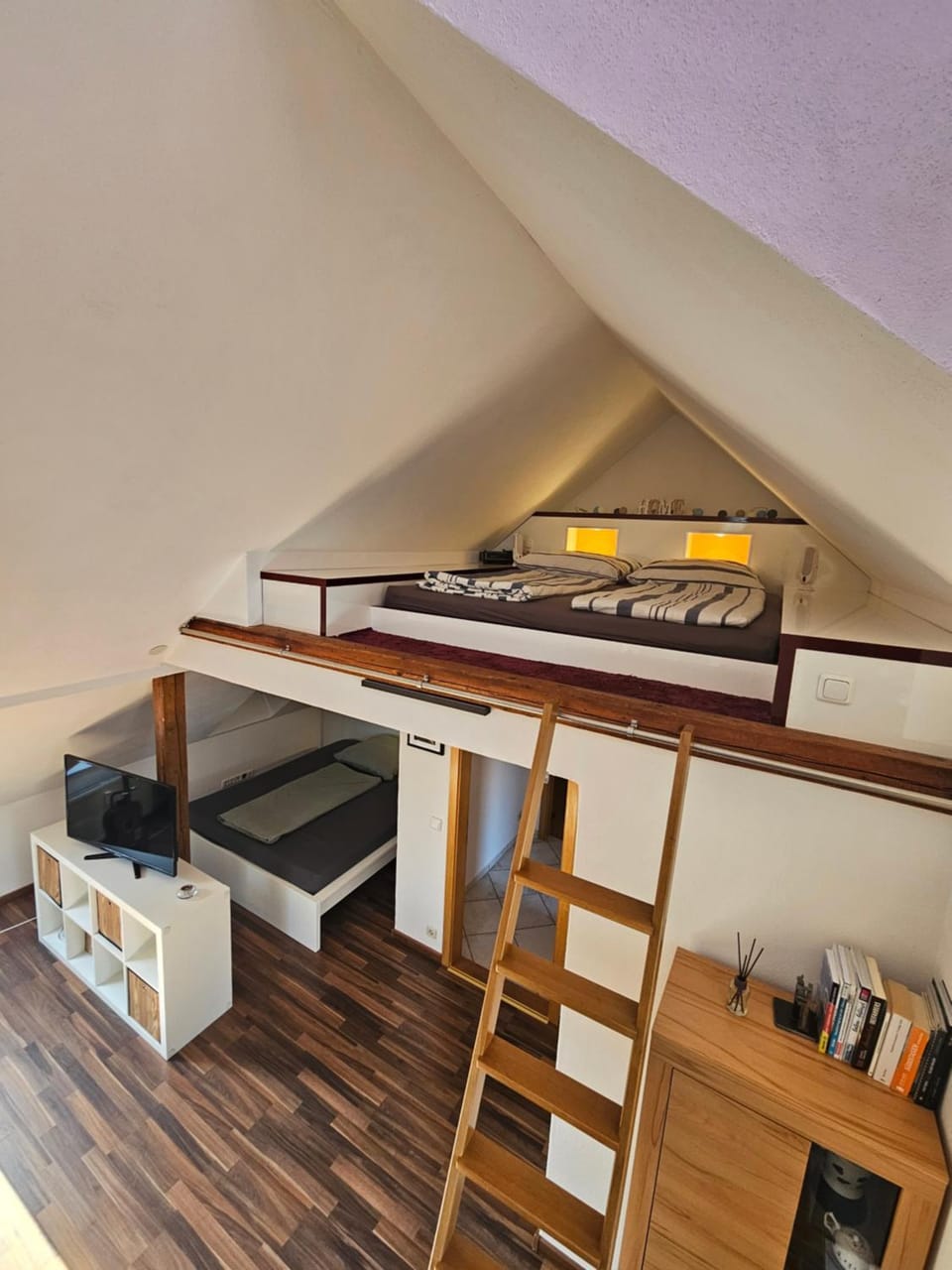 Bed, Living room, Bedroom
