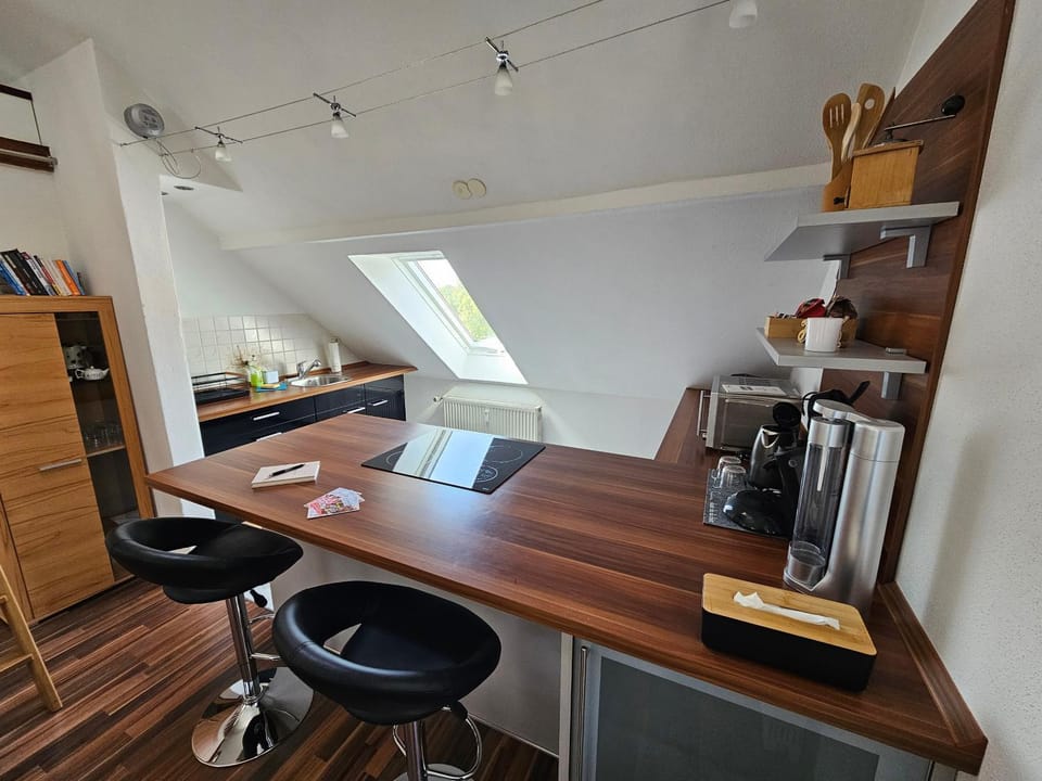 Coffee/tea facilities, Kitchen or kitchenette, Dining area