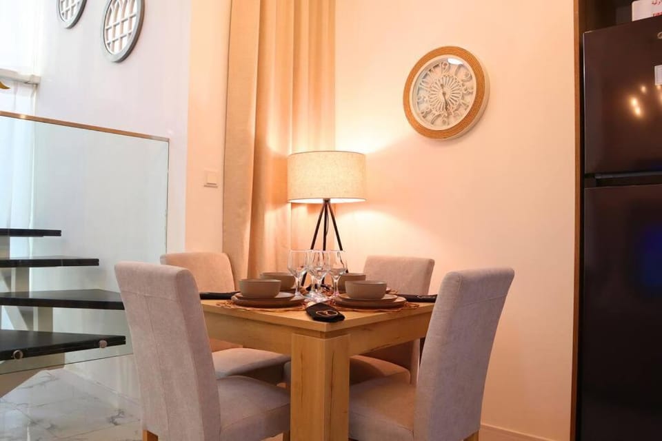 Living room, Seating area, Dining area
