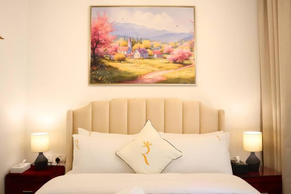 Bed, Photo of the whole room, Decorative detail, Bedroom