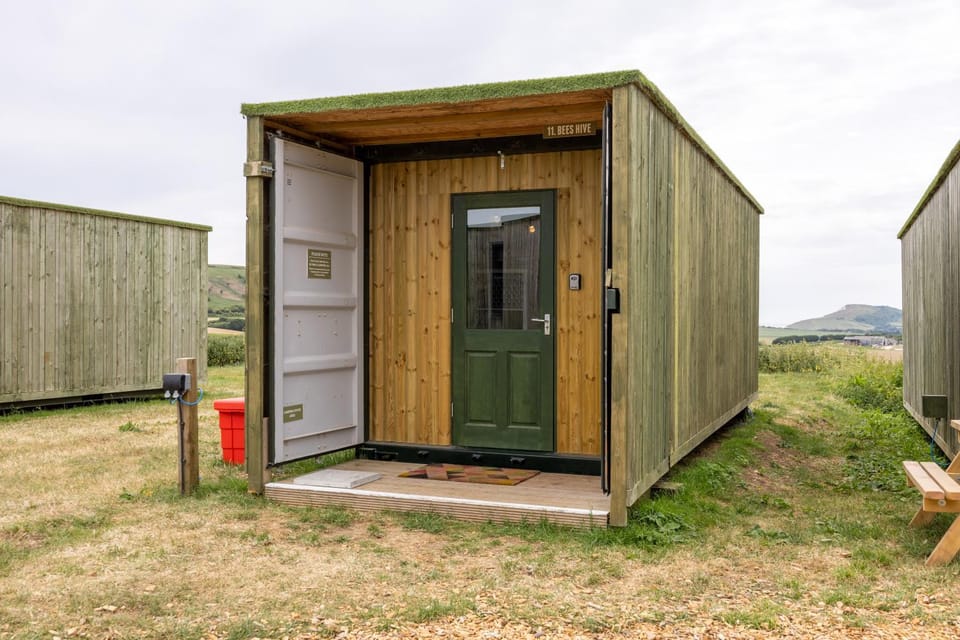 1 Swallows Nest, Camp Tapnell Chalet in England