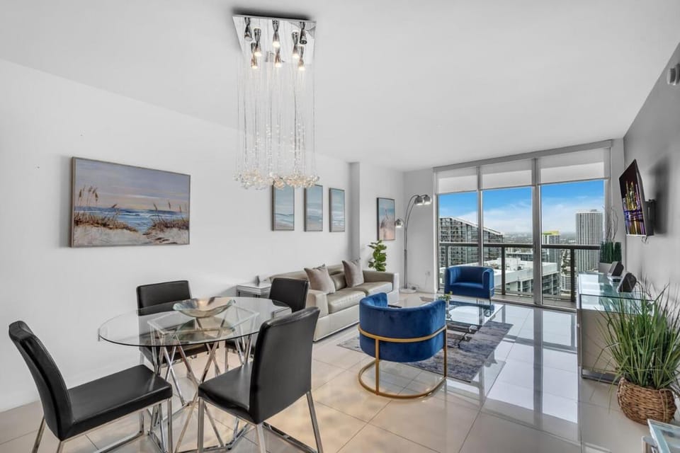 Lovely 1BR W Icon Brickell-FREE SPA Apartment in Brickell