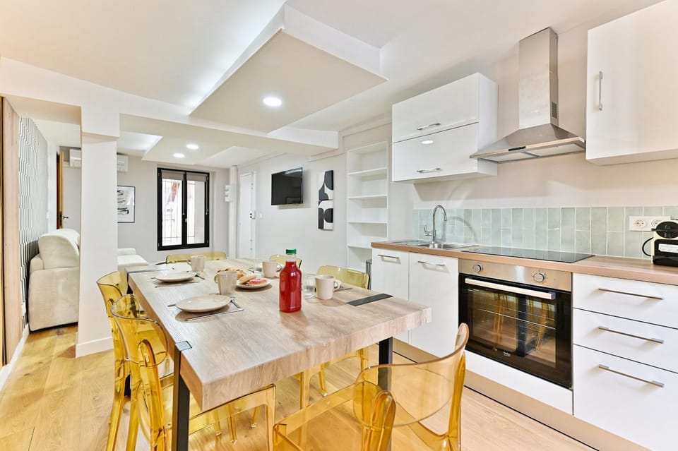 Living room, Dining area