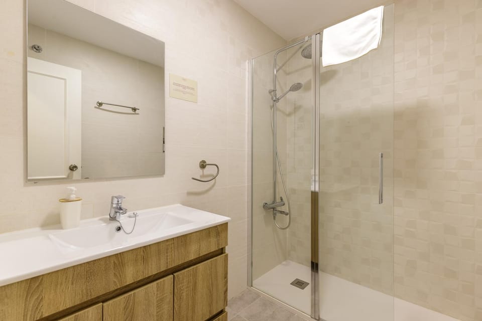 Shower, Bathroom, Bath, towels