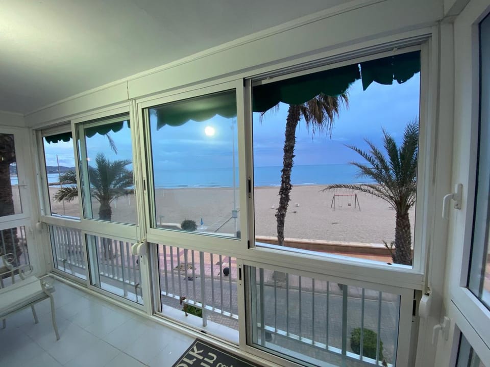 El Campello, Vista al mar primera linea de playa Apartment in El Campello