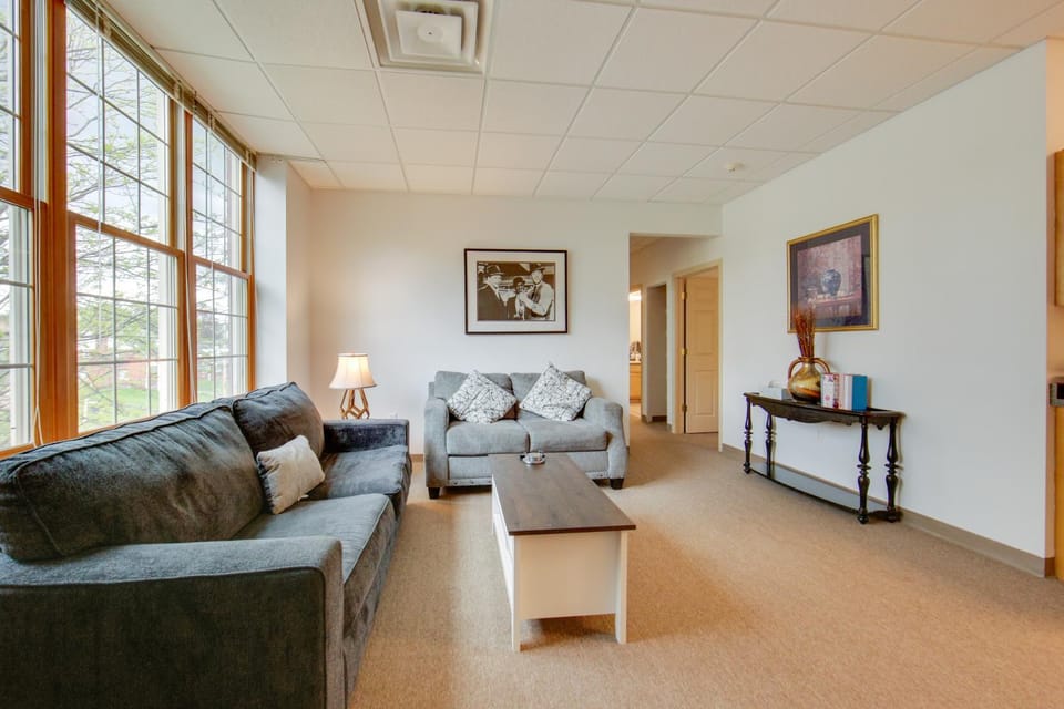 20 Mi to Dtwn Pittsburgh Pet-Friendly Apartment Apartment in Allegheny River