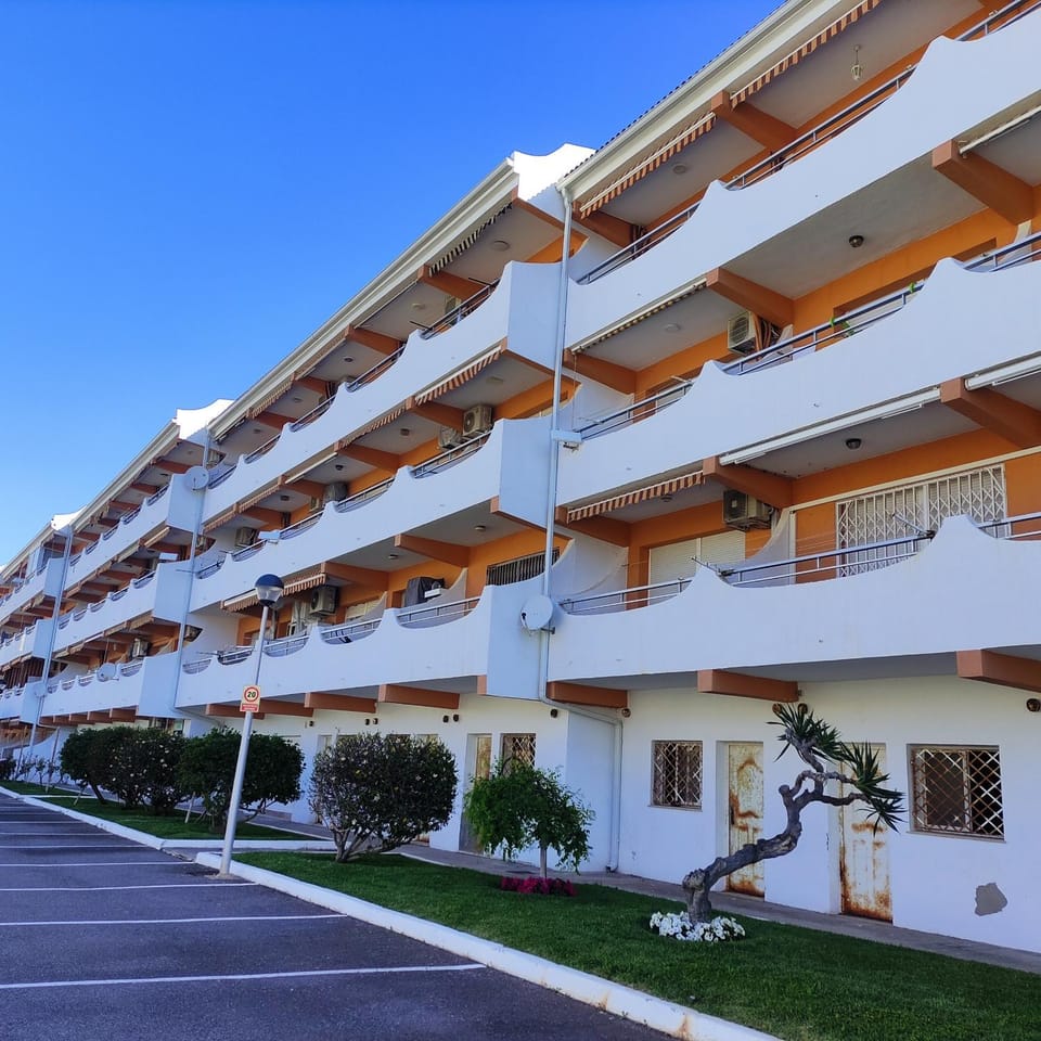 Property building, Facade/entrance, Off site