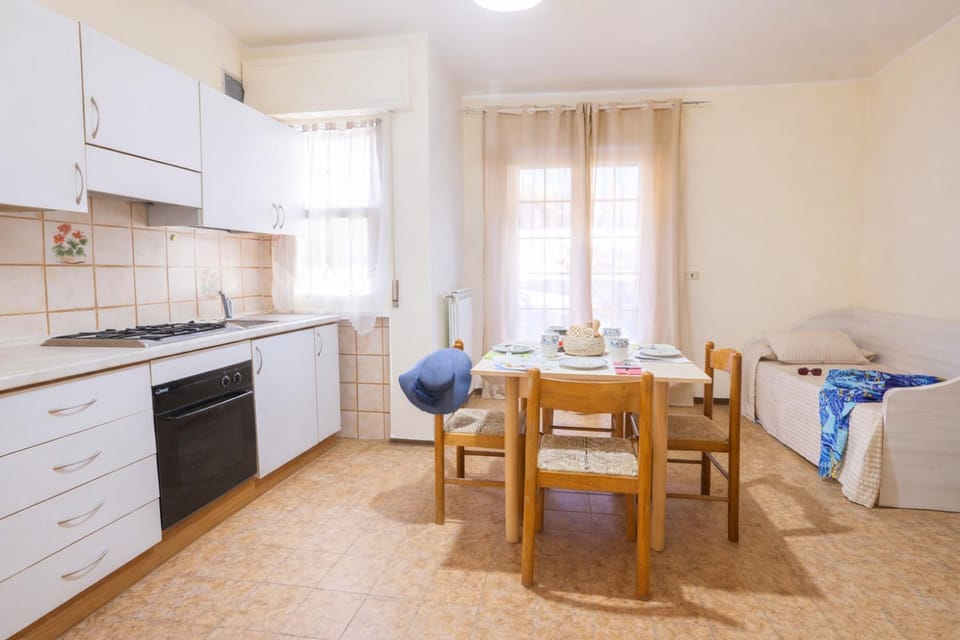 Kitchen or kitchenette, Living room, Dining area
