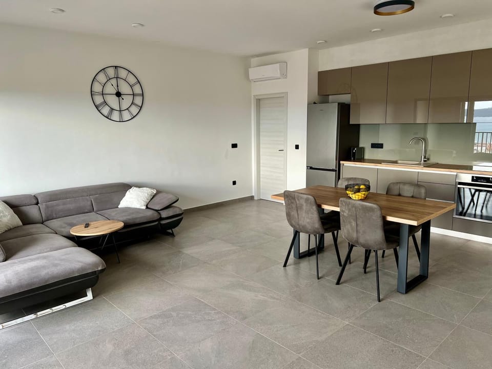 Kitchen or kitchenette, Living room, Seating area, Dining area
