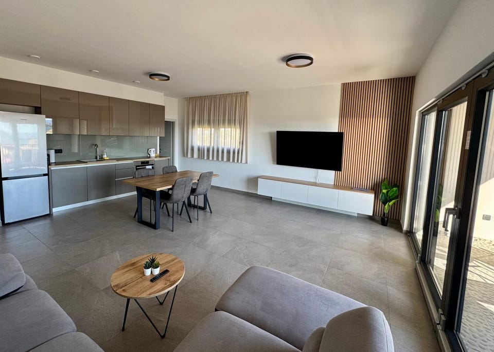 TV and multimedia, Kitchen or kitchenette, Seating area
