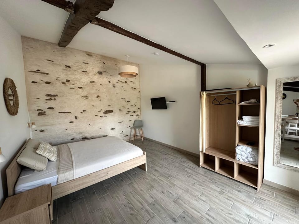Chambres d'Hôtes ''SOUS L'OMBRE DES MIMOSAS'' Vacation rental in Pays de la Loire