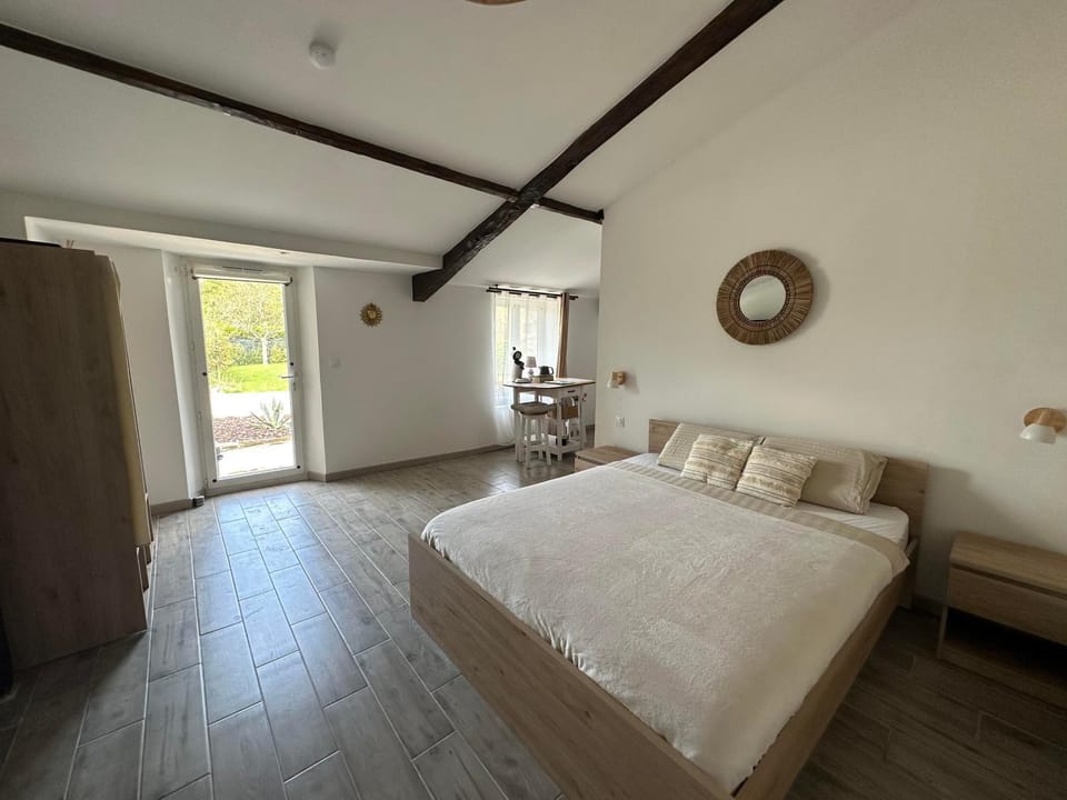 Chambres d'Hôtes ''SOUS L'OMBRE DES MIMOSAS'' Vacation rental in Pays de la Loire