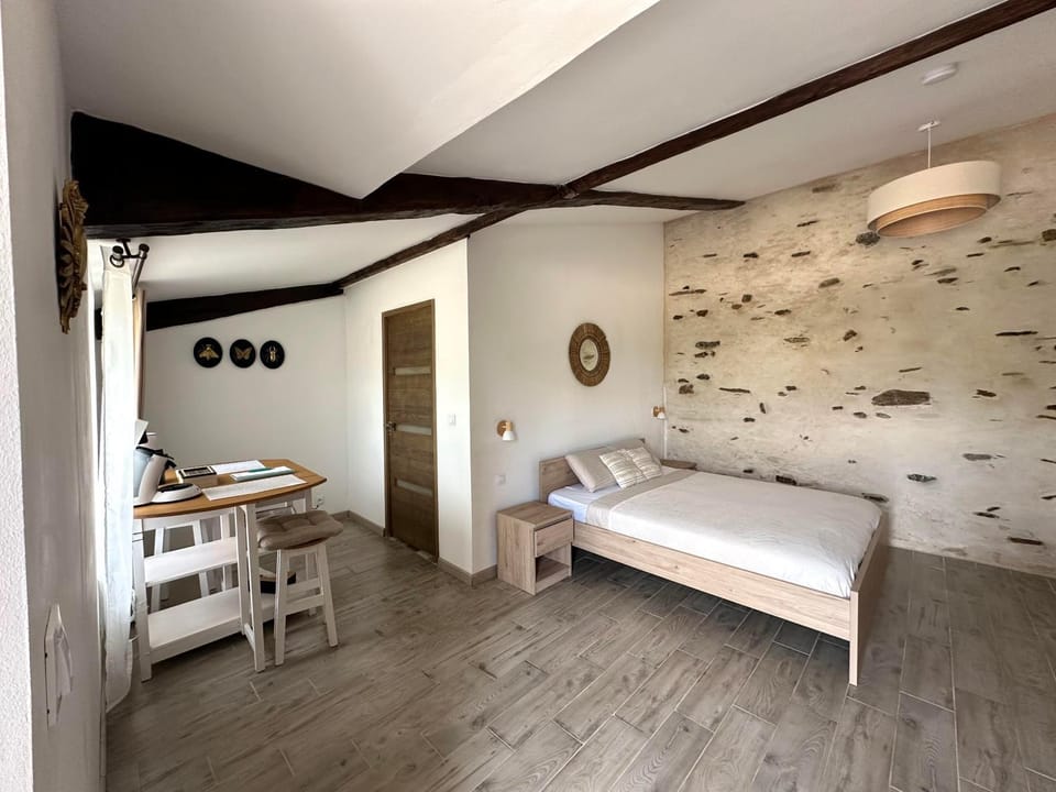 Chambres d'Hôtes ''SOUS L'OMBRE DES MIMOSAS'' Vacation rental in Pays de la Loire