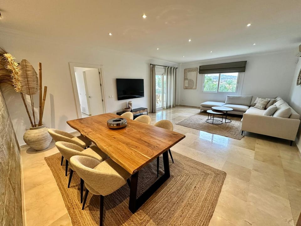 Communal lounge/ TV room, Dining area