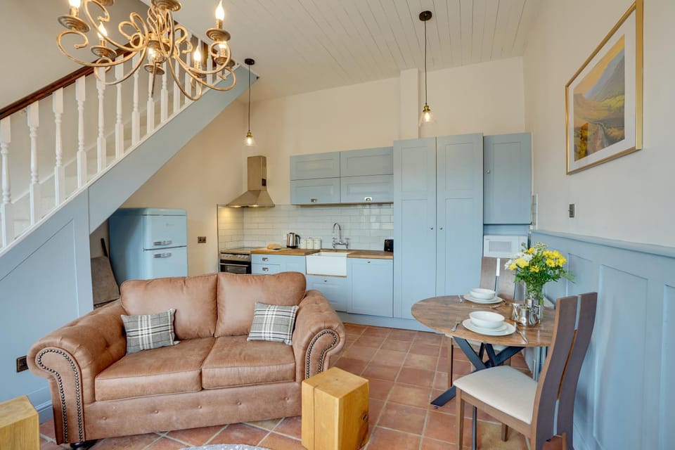 Kitchen or kitchenette, Living room, Dining area, minibar, pet friendly, stove