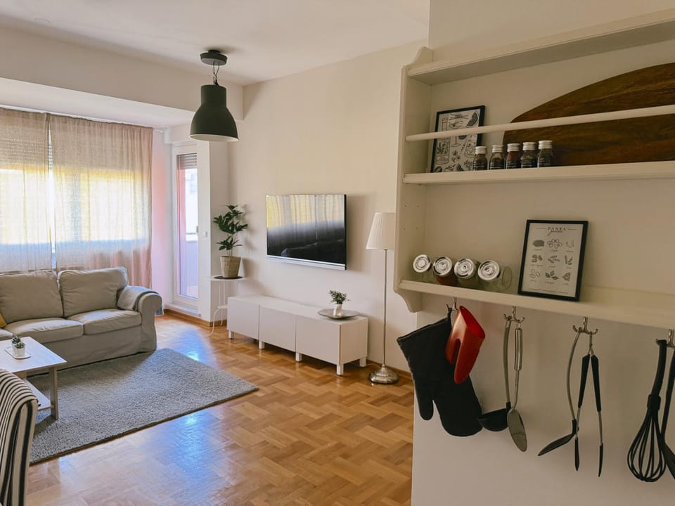 TV and multimedia, Living room, Seating area