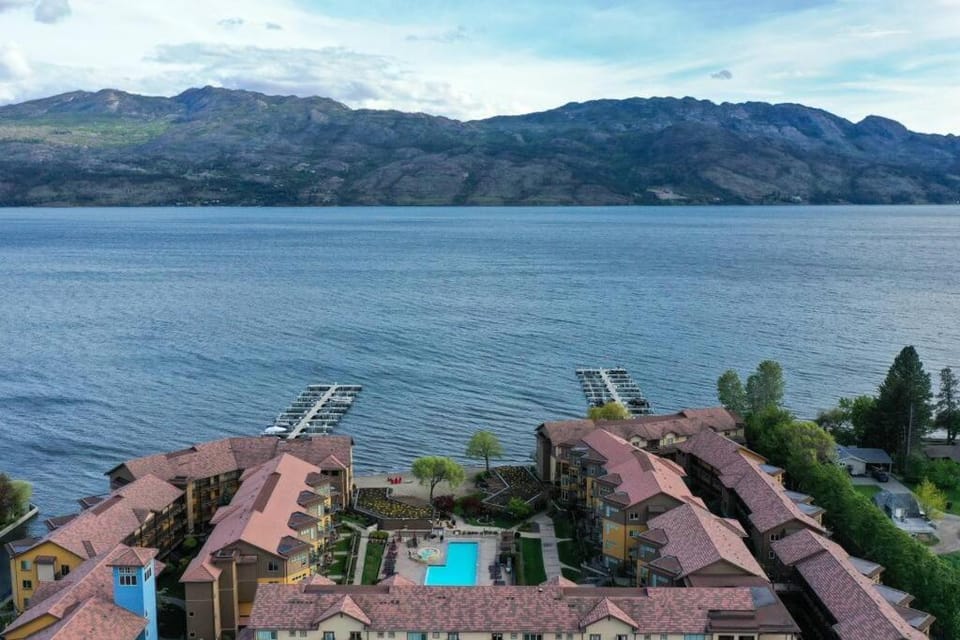 Condo at Barona Beach Lakeside Resort 5303 Apartment in West Kelowna