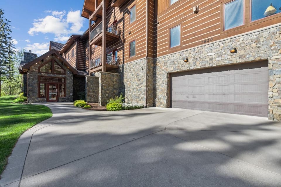 Pines Unit 240 House in Whitefish