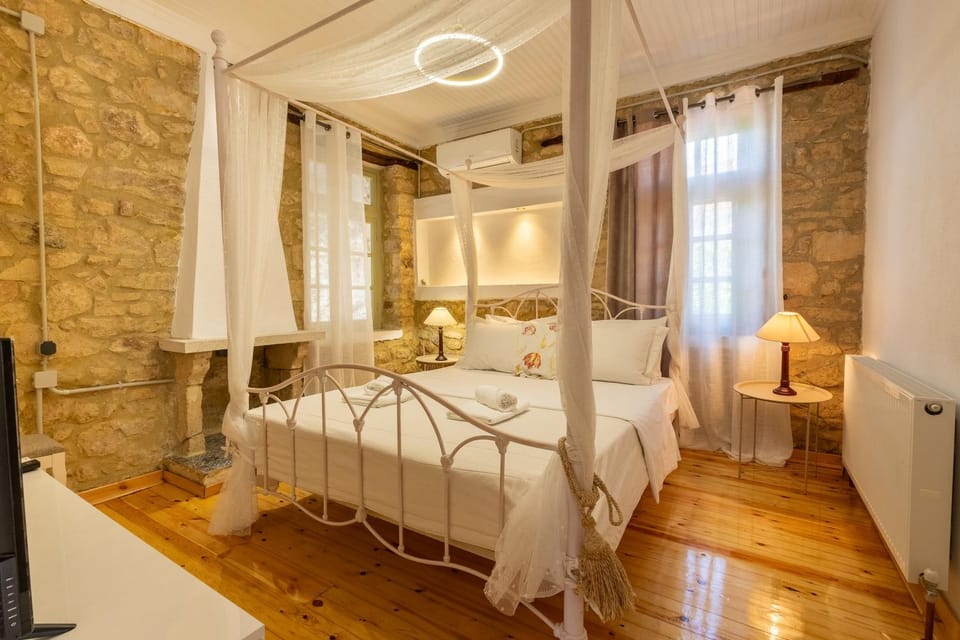 Bed, Photo of the whole room, Bedroom, internet, towels