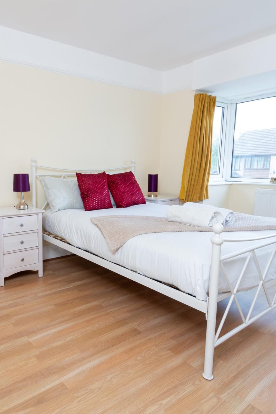 Bed, Photo of the whole room, Bedroom