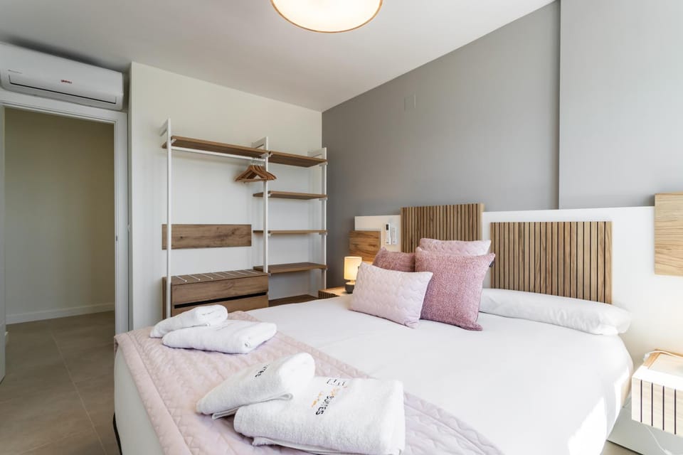 Bed, Photo of the whole room, Bedroom, towels, wardrobe, air conditioner