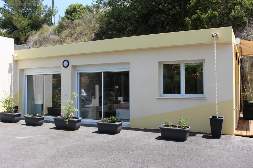 Cocon lumineux, jardin privé & parking à 15min de la mer House in Nice