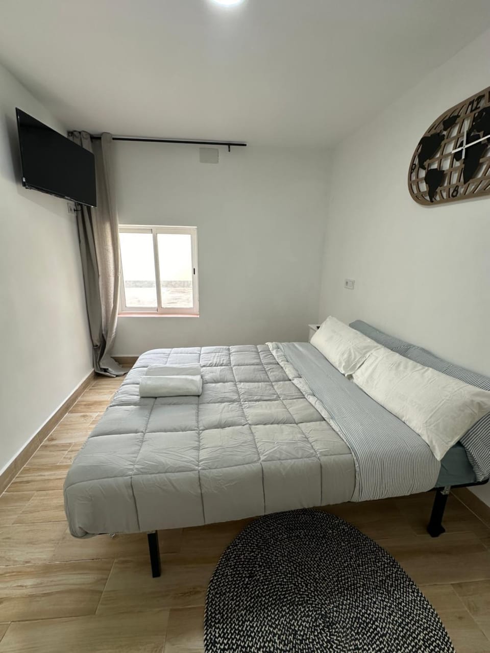 TV and multimedia, Photo of the whole room, Bedroom
