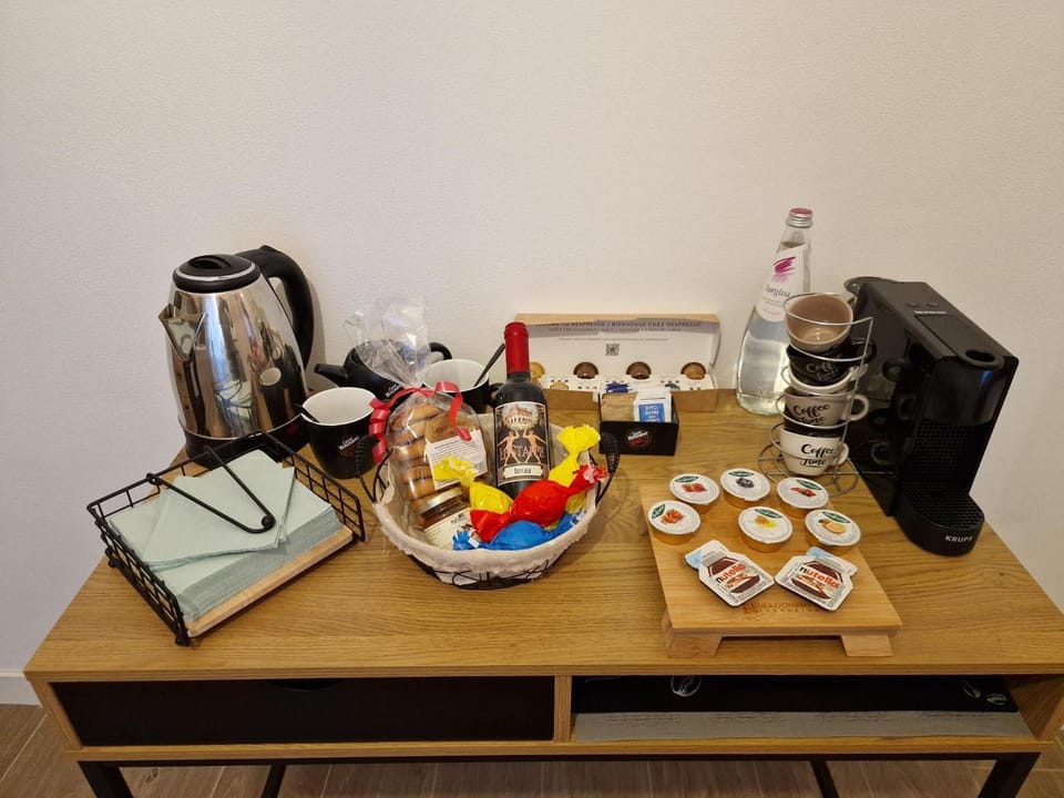 Coffee/tea facilities, Food, Breakfast