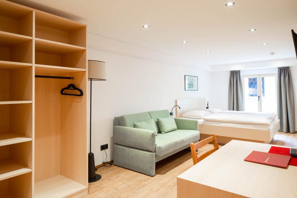 Bed, Photo of the whole room, Seating area, wardrobe