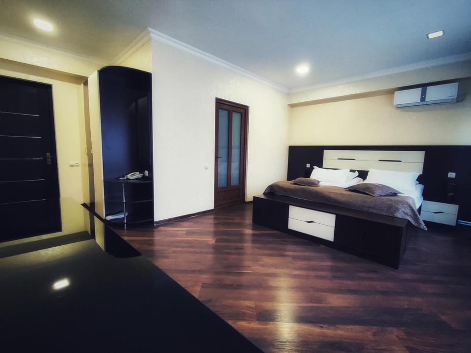 Bed, Photo of the whole room, Bedroom, wardrobe