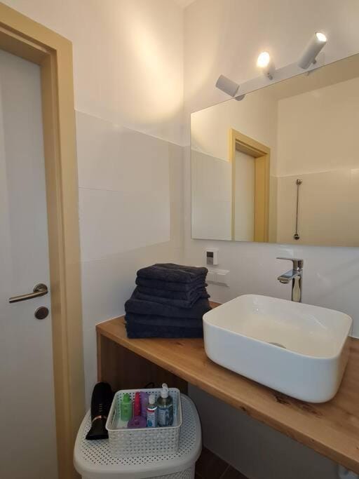 Bathroom, towels
