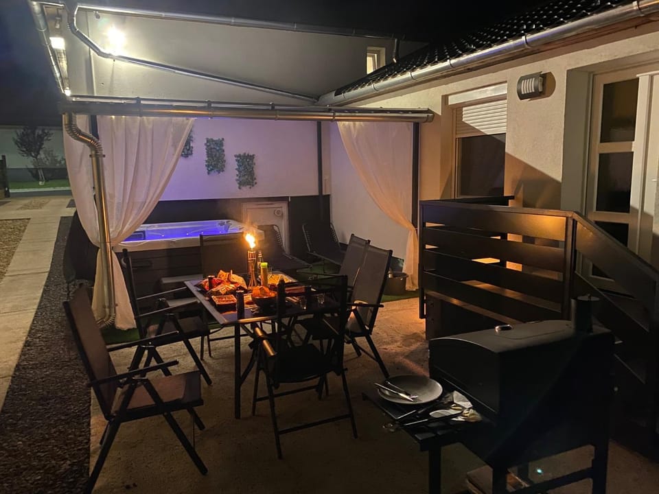 Night, BBQ facilities, Hot Tub