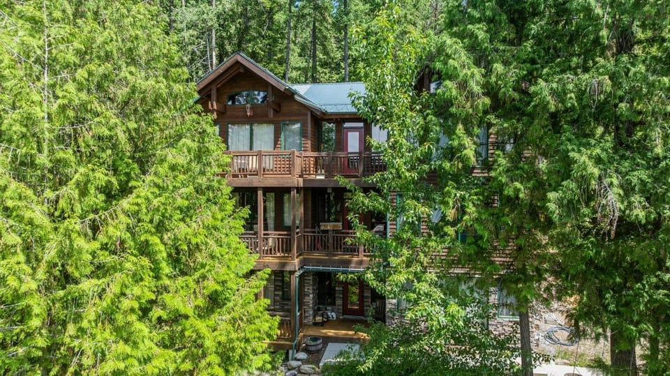 Cottonwood 204 House in Whitefish