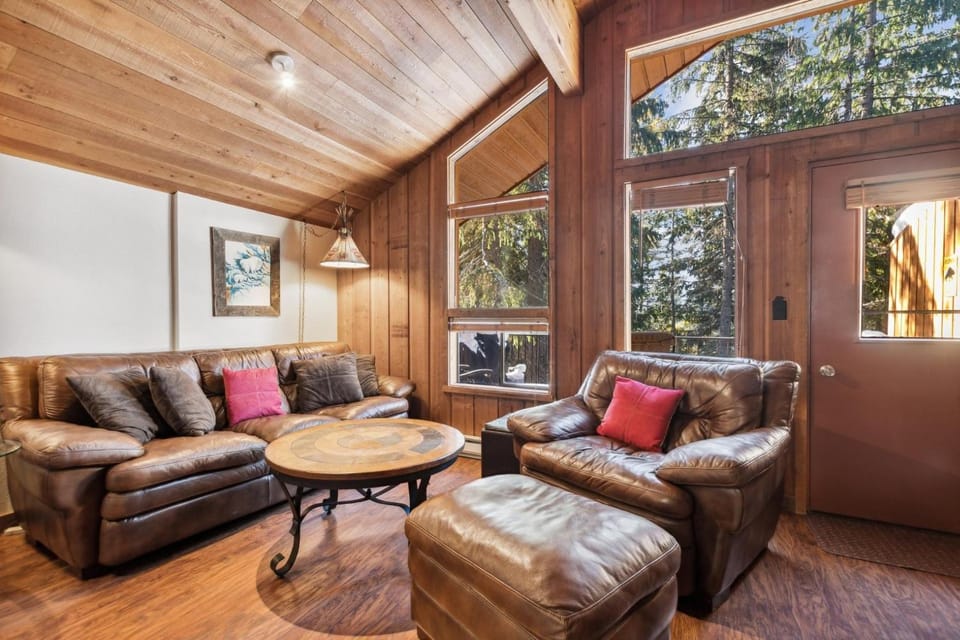 Grizzly Den House in Whitefish