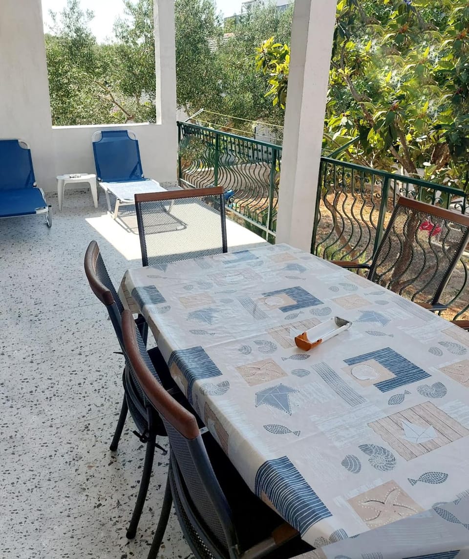 Patio, Day, Balcony/Terrace, Seating area