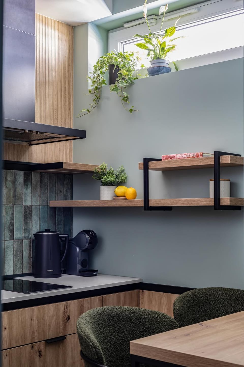 Coffee/tea facilities, Kitchen or kitchenette, Autumn, stove