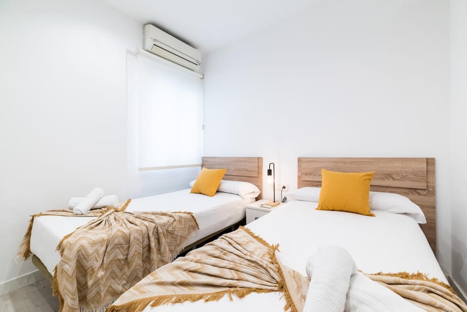 Bed, Photo of the whole room, Bedroom, air conditioner