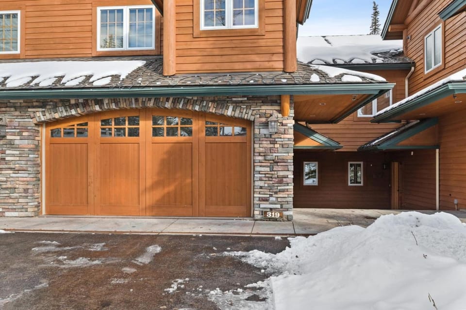 Silvertip Ski Haus House in Whitefish