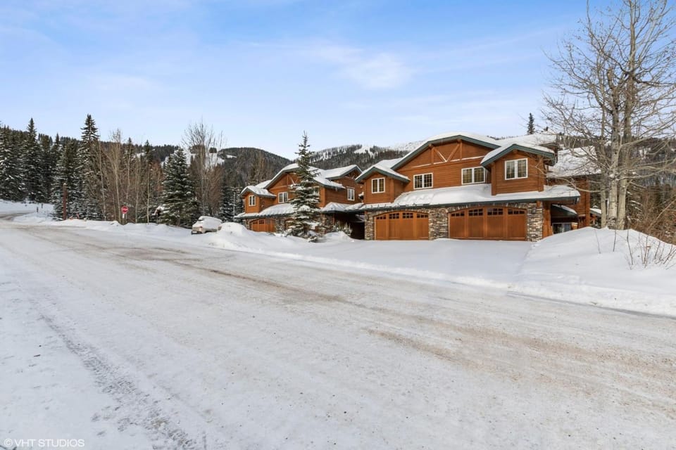 Silvertip Ski Haus House in Whitefish