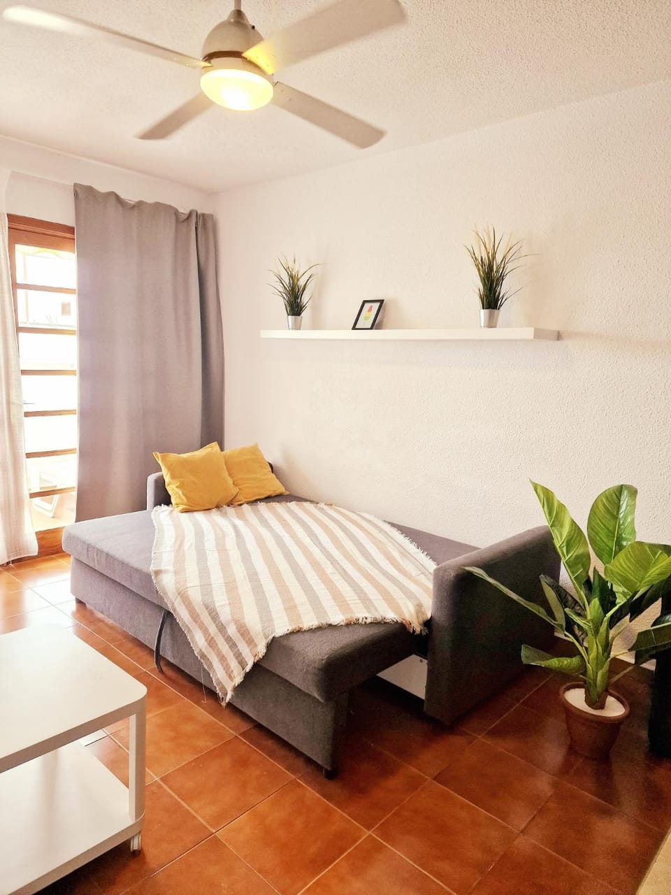 Bed, Living room