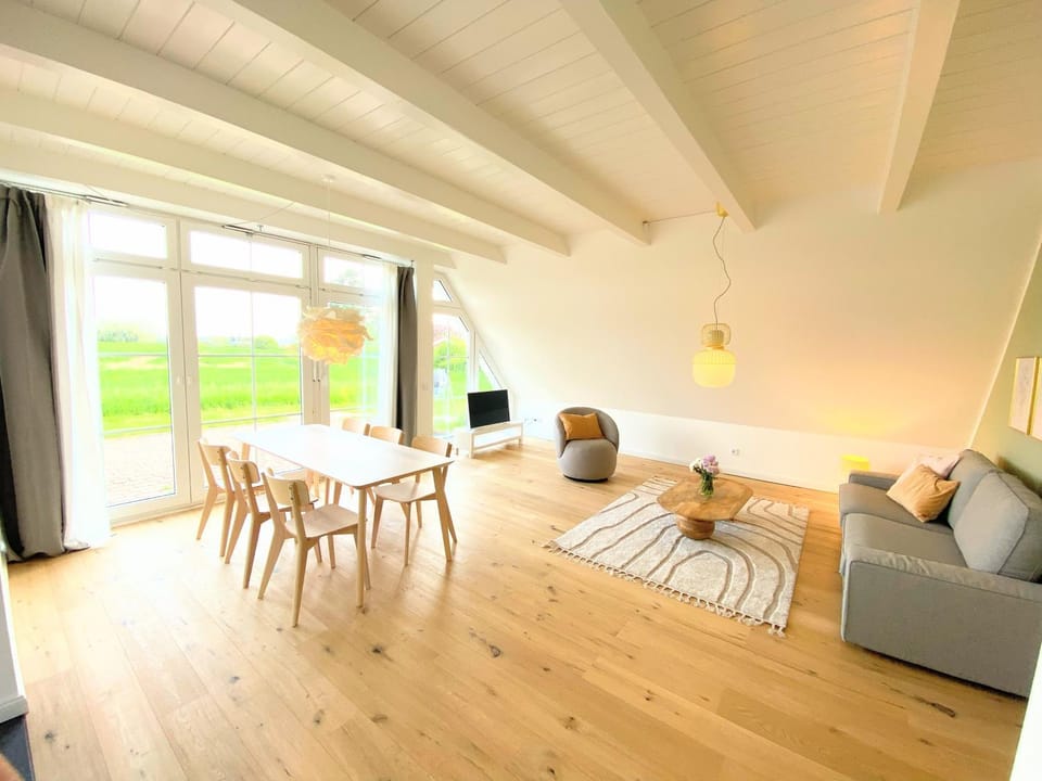 Living room, Seating area, Dining area