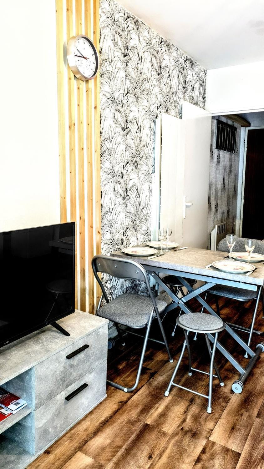 Le Petit Nid, T2 Rez de jardin avec parking - Plage et commerces à 15 à pied Apartment in Normandy