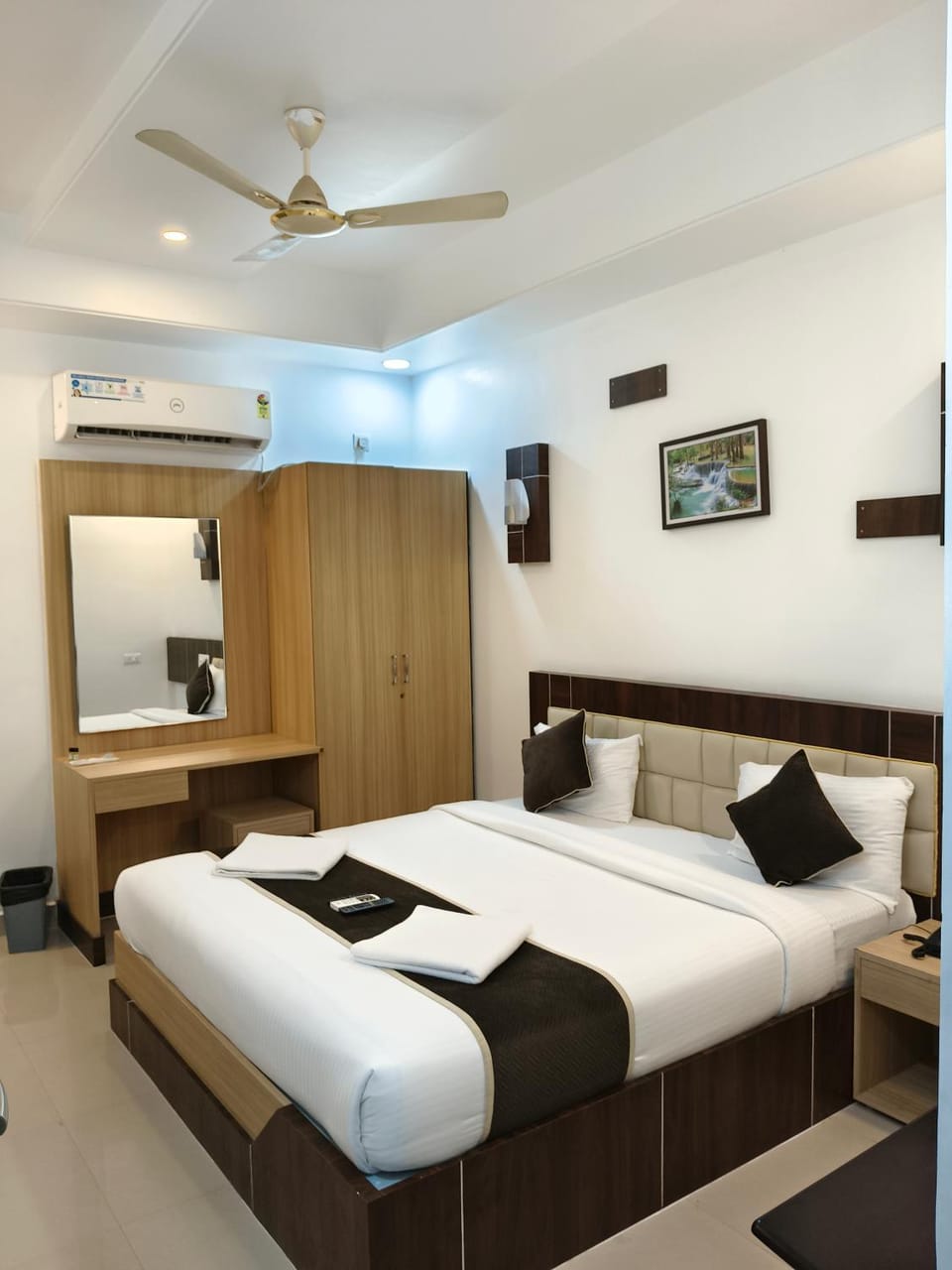 Bedroom, air conditioner